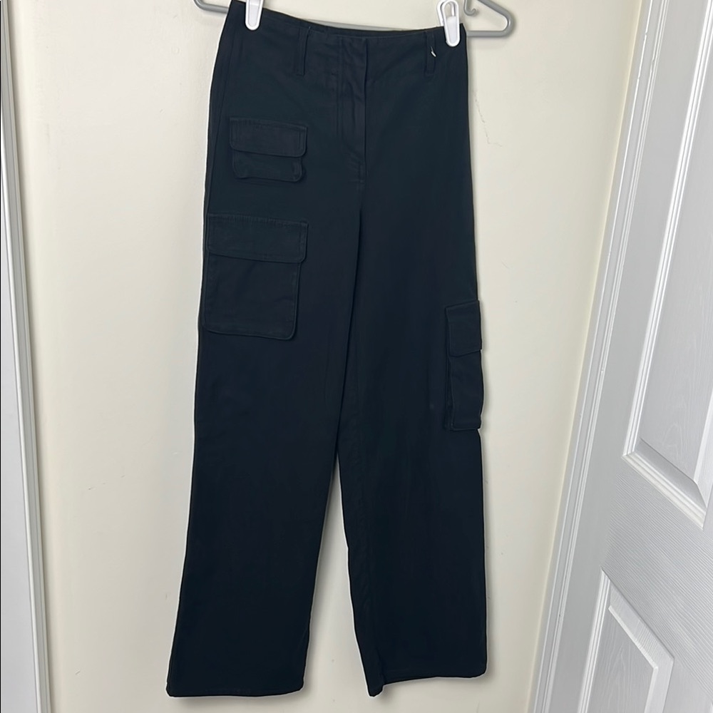Aritzia Wilfred Free Stylish Black Cargo Wide leg Pants Size 00